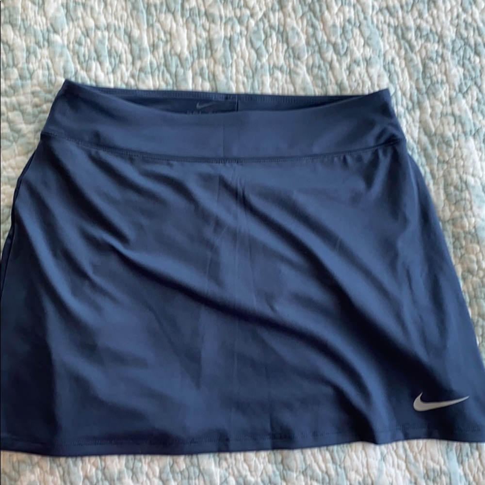 BRAND NEW dry fit Nike golf skort!!